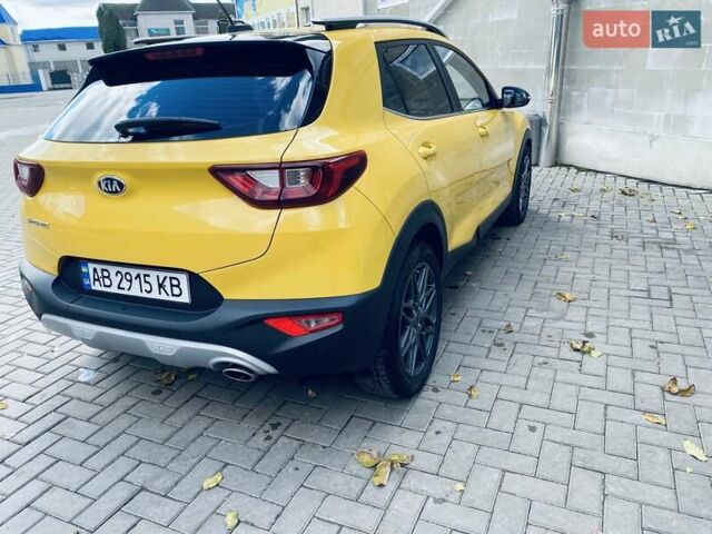 Желтый Киа Stonic, объемом двигателя 1.58 л и пробегом 99 тыс. км за 15900 $, фото 7 на Automoto.ua