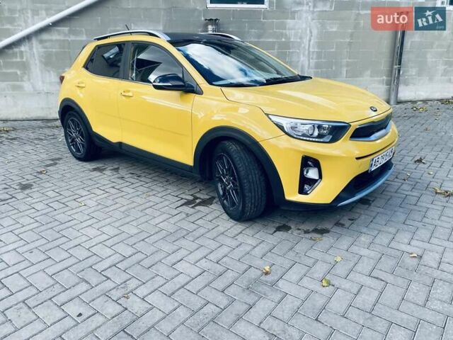 Желтый Киа Stonic, объемом двигателя 1.58 л и пробегом 98 тыс. км за 16700 $, фото 13 на Automoto.ua