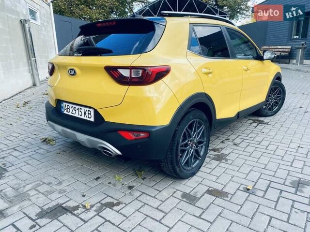 Желтый Киа Stonic, объемом двигателя 1.58 л и пробегом 98 тыс. км за 16700 $, фото 14 на Automoto.ua