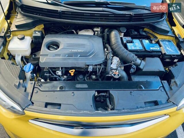 Желтый Киа Stonic, объемом двигателя 1.58 л и пробегом 99 тыс. км за 15900 $, фото 10 на Automoto.ua