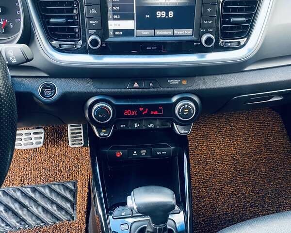 Жовтий Кіа Stonic, об'ємом двигуна 1.58 л та пробігом 101 тис. км за 15850 $, фото 24 на Automoto.ua