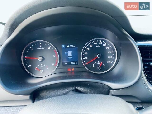 Желтый Киа Stonic, объемом двигателя 1.58 л и пробегом 98 тыс. км за 16700 $, фото 25 на Automoto.ua