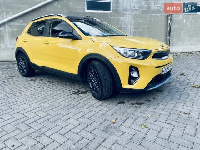 Жовтий Кіа Stonic, об'ємом двигуна 1.58 л та пробігом 101 тис. км за 15850 $, фото 3 на Automoto.ua