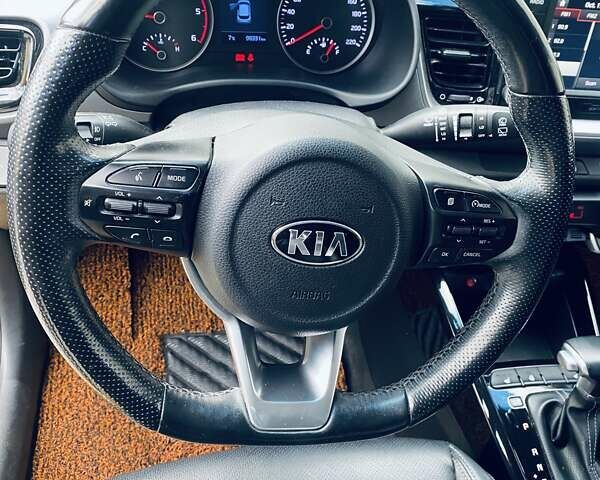 Желтый Киа Stonic, объемом двигателя 1.58 л и пробегом 98 тыс. км за 16700 $, фото 24 на Automoto.ua