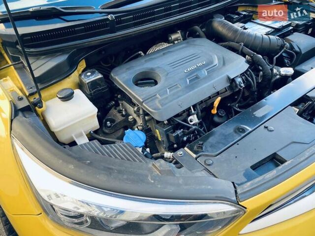 Желтый Киа Stonic, объемом двигателя 1.58 л и пробегом 98 тыс. км за 16700 $, фото 22 на Automoto.ua