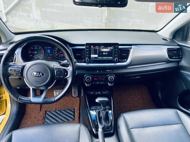 Желтый Киа Stonic, объемом двигателя 1.58 л и пробегом 99 тыс. км за 15900 $, фото 16 на Automoto.ua