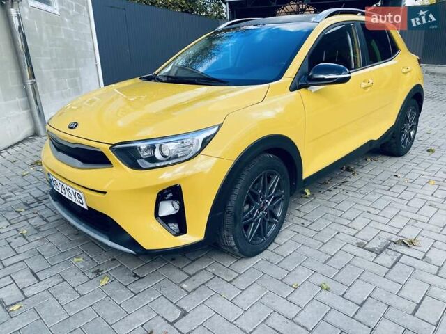 Желтый Киа Stonic, объемом двигателя 1.58 л и пробегом 98 тыс. км за 16700 $, фото 6 на Automoto.ua