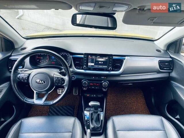 Желтый Киа Stonic, объемом двигателя 1.58 л и пробегом 98 тыс. км за 16700 $, фото 26 на Automoto.ua