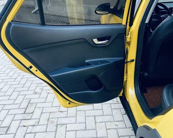 Желтый Киа Stonic, объемом двигателя 1.58 л и пробегом 99 тыс. км за 15900 $, фото 23 на Automoto.ua