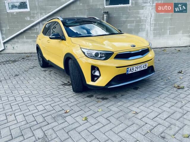 Жовтий Кіа Stonic, об'ємом двигуна 1.58 л та пробігом 101 тис. км за 15850 $, фото 2 на Automoto.ua