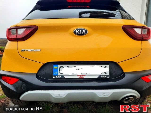 Жовтий Кіа Stonic, об'ємом двигуна 1.4 л та пробігом 93 тис. км за 16900 $, фото 1 на Automoto.ua
