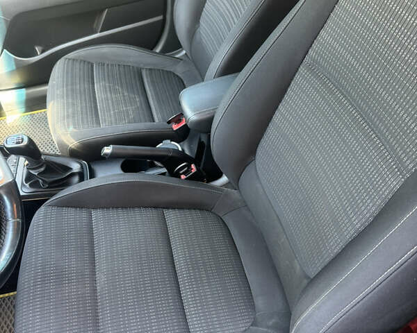 Желтый Киа Stonic, объемом двигателя 1.37 л и пробегом 48 тыс. км за 15200 $, фото 9 на Automoto.ua