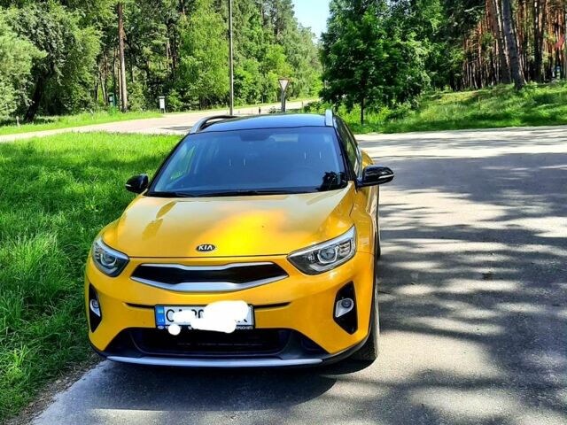 Жовтий Кіа Stonic, об'ємом двигуна 1.4 л та пробігом 93 тис. км за 16900 $, фото 2 на Automoto.ua