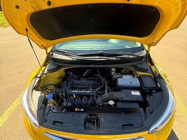 Желтый Киа Stonic, объемом двигателя 1.4 л и пробегом 48 тыс. км за 15200 $, фото 3 на Automoto.ua