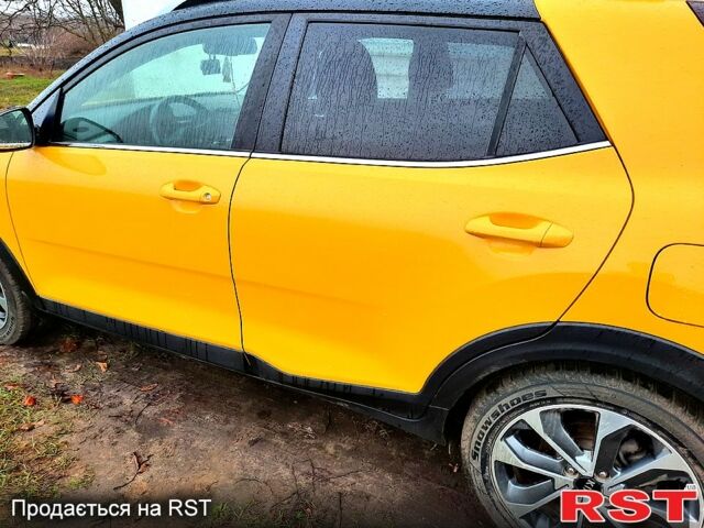 Жовтий Кіа Stonic, об'ємом двигуна 1.4 л та пробігом 93 тис. км за 16900 $, фото 4 на Automoto.ua