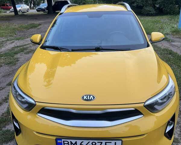 Желтый Киа Stonic, объемом двигателя 1.37 л и пробегом 48 тыс. км за 15200 $, фото 1 на Automoto.ua