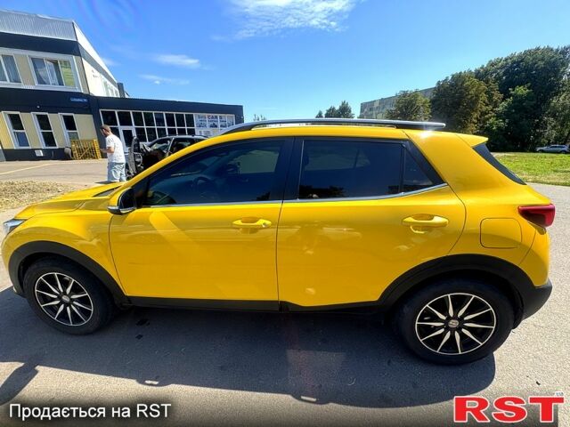 Желтый Киа Stonic, объемом двигателя 1.4 л и пробегом 48 тыс. км за 15200 $, фото 2 на Automoto.ua