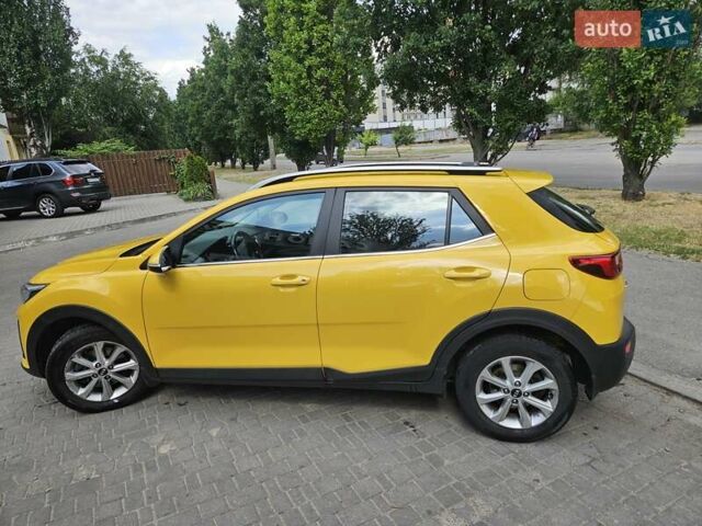 Жовтий Кіа Stonic, об'ємом двигуна 1.37 л та пробігом 61 тис. км за 17200 $, фото 3 на Automoto.ua