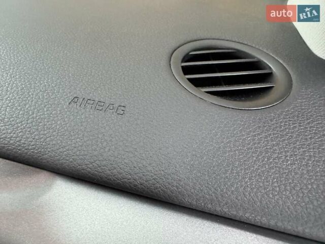 Жовтий Кіа Stonic, об'ємом двигуна 1.37 л та пробігом 44 тис. км за 16999 $, фото 42 на Automoto.ua