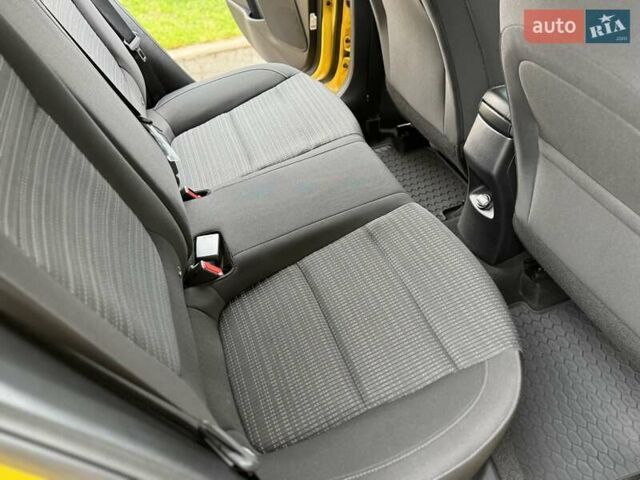 Жовтий Кіа Stonic, об'ємом двигуна 1.37 л та пробігом 44 тис. км за 16999 $, фото 11 на Automoto.ua
