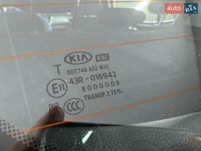 Жовтий Кіа Stonic, об'ємом двигуна 1.37 л та пробігом 44 тис. км за 16999 $, фото 48 на Automoto.ua