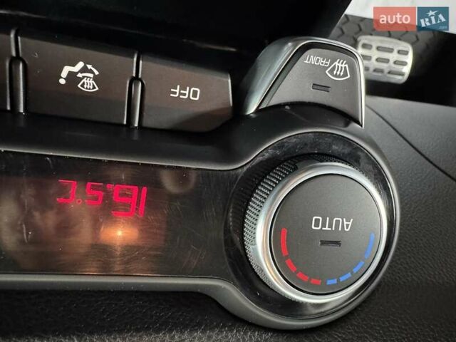 Жовтий Кіа Stonic, об'ємом двигуна 1.37 л та пробігом 44 тис. км за 16999 $, фото 58 на Automoto.ua