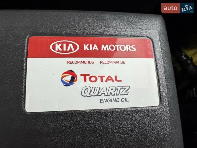Жовтий Кіа Stonic, об'ємом двигуна 1.37 л та пробігом 44 тис. км за 16999 $, фото 52 на Automoto.ua