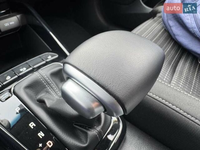 Жовтий Кіа Stonic, об'ємом двигуна 1.37 л та пробігом 44 тис. км за 16999 $, фото 9 на Automoto.ua