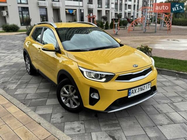 Жовтий Кіа Stonic, об'ємом двигуна 1.37 л та пробігом 44 тис. км за 16999 $, фото 5 на Automoto.ua