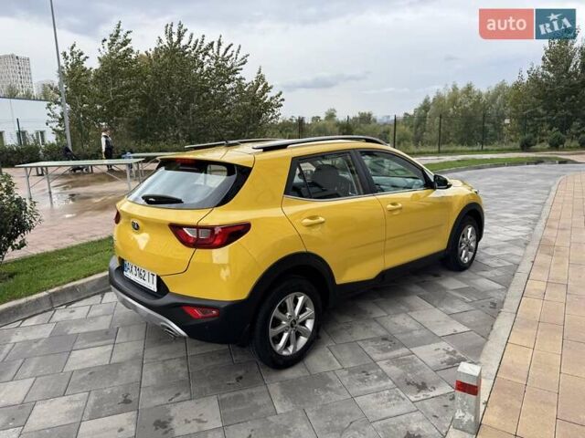 Жовтий Кіа Stonic, об'ємом двигуна 1.37 л та пробігом 44 тис. км за 16999 $, фото 6 на Automoto.ua