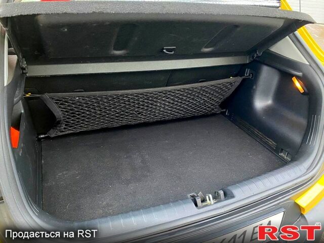 Желтый Киа Stonic, объемом двигателя 1.4 л и пробегом 42 тыс. км за 18400 $, фото 8 на Automoto.ua