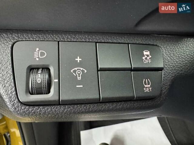 Жовтий Кіа Stonic, об'ємом двигуна 1.37 л та пробігом 44 тис. км за 16999 $, фото 78 на Automoto.ua