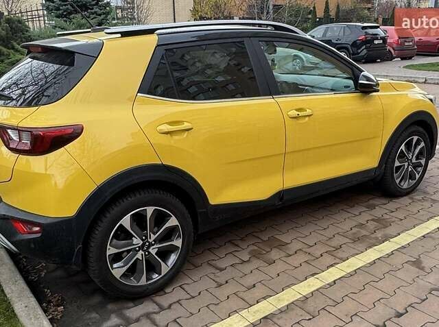 Желтый Киа Stonic, объемом двигателя 1.37 л и пробегом 39 тыс. км за 18000 $, фото 1 на Automoto.ua
