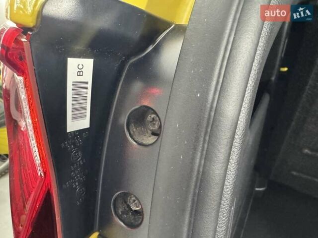 Жовтий Кіа Stonic, об'ємом двигуна 1.37 л та пробігом 44 тис. км за 16999 $, фото 80 на Automoto.ua