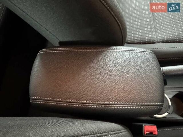 Жовтий Кіа Stonic, об'ємом двигуна 1.37 л та пробігом 44 тис. км за 16999 $, фото 38 на Automoto.ua