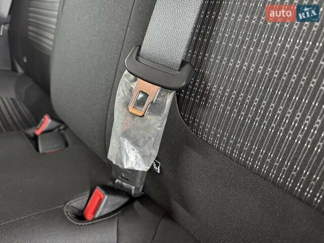 Жовтий Кіа Stonic, об'ємом двигуна 1.37 л та пробігом 44 тис. км за 16999 $, фото 40 на Automoto.ua