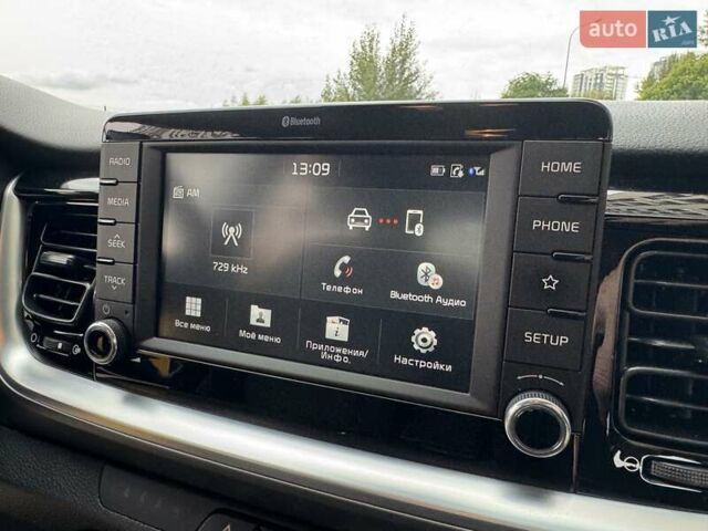 Жовтий Кіа Stonic, об'ємом двигуна 1.37 л та пробігом 44 тис. км за 16999 $, фото 16 на Automoto.ua