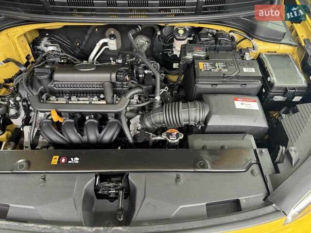 Жовтий Кіа Stonic, об'ємом двигуна 1.37 л та пробігом 44 тис. км за 16999 $, фото 34 на Automoto.ua