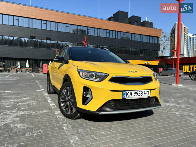 Жовтий Кіа Stonic, об'ємом двигуна 1.37 л та пробігом 17 тис. км за 19950 $, фото 2 на Automoto.ua