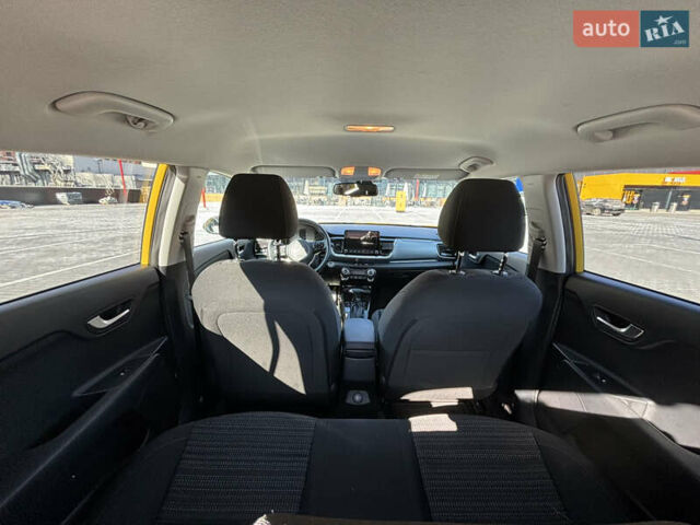 Жовтий Кіа Stonic, об'ємом двигуна 1.37 л та пробігом 17 тис. км за 19950 $, фото 10 на Automoto.ua