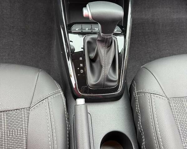 Желтый Киа Stonic, объемом двигателя 1.37 л и пробегом 12 тыс. км за 22500 $, фото 12 на Automoto.ua