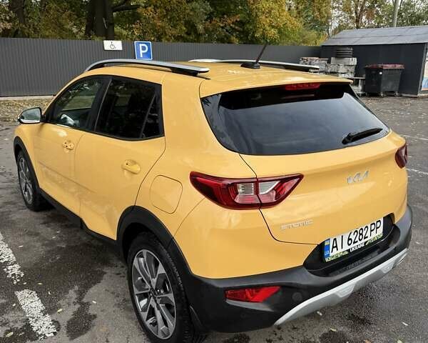 Желтый Киа Stonic, объемом двигателя 1.37 л и пробегом 12 тыс. км за 22500 $, фото 3 на Automoto.ua
