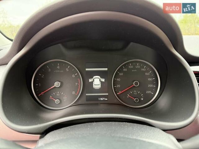 Желтый Киа Stonic, объемом двигателя 1.37 л и пробегом 12 тыс. км за 22500 $, фото 14 на Automoto.ua