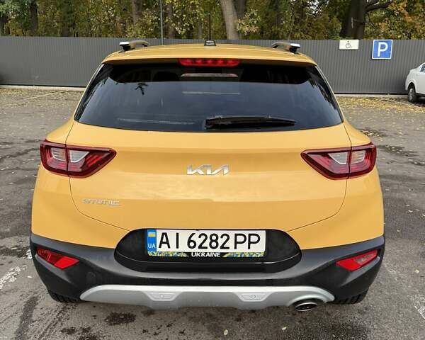 Желтый Киа Stonic, объемом двигателя 1.37 л и пробегом 12 тыс. км за 22500 $, фото 2 на Automoto.ua