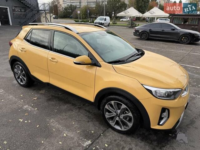 Желтый Киа Stonic, объемом двигателя 1.37 л и пробегом 12 тыс. км за 22500 $, фото 4 на Automoto.ua