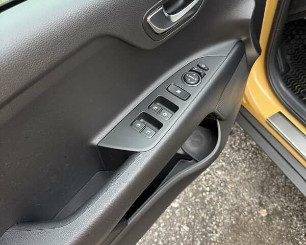 Желтый Киа Stonic, объемом двигателя 1.37 л и пробегом 12 тыс. км за 22500 $, фото 10 на Automoto.ua