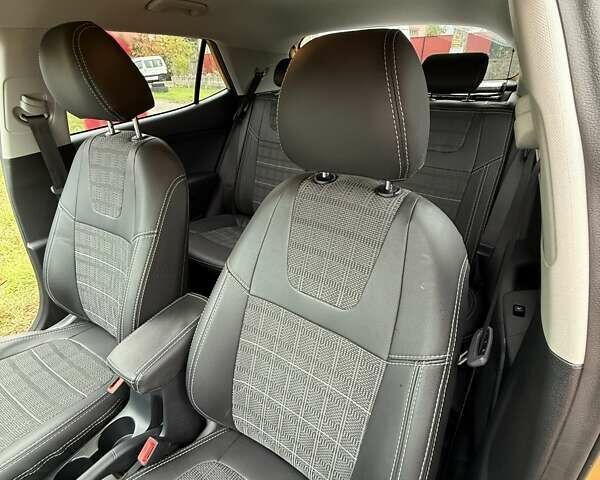 Желтый Киа Stonic, объемом двигателя 1.37 л и пробегом 12 тыс. км за 22500 $, фото 11 на Automoto.ua