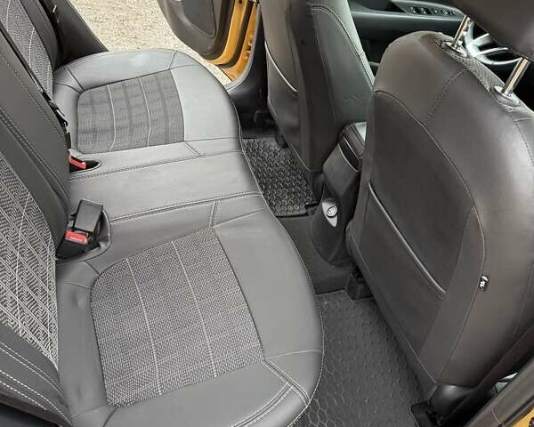 Желтый Киа Stonic, объемом двигателя 1.37 л и пробегом 12 тыс. км за 22500 $, фото 8 на Automoto.ua