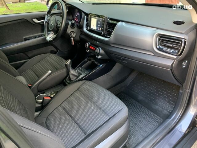 Серый Киа Stonic, объемом двигателя 1.4 л и пробегом 48 тыс. км за 15800 $, фото 2 на Automoto.ua