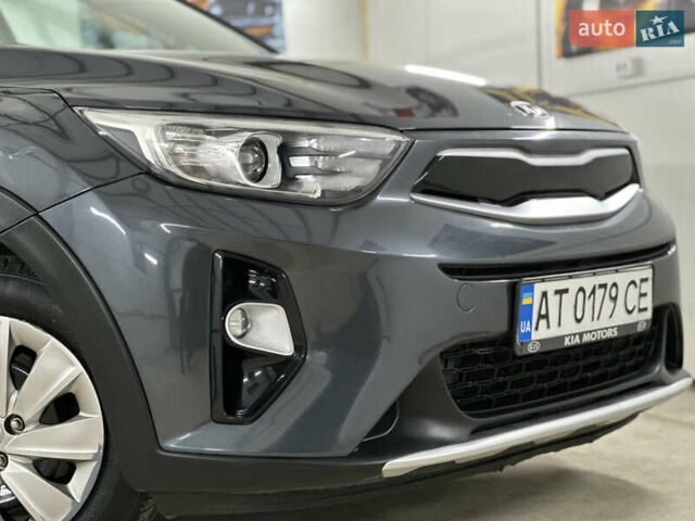 Серый Киа Stonic, объемом двигателя 1.4 л и пробегом 137 тыс. км за 11850 $, фото 6 на Automoto.ua